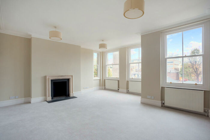 3 Bedroom Flat To Rent In Fawcett Court, West Chelsea, SW10