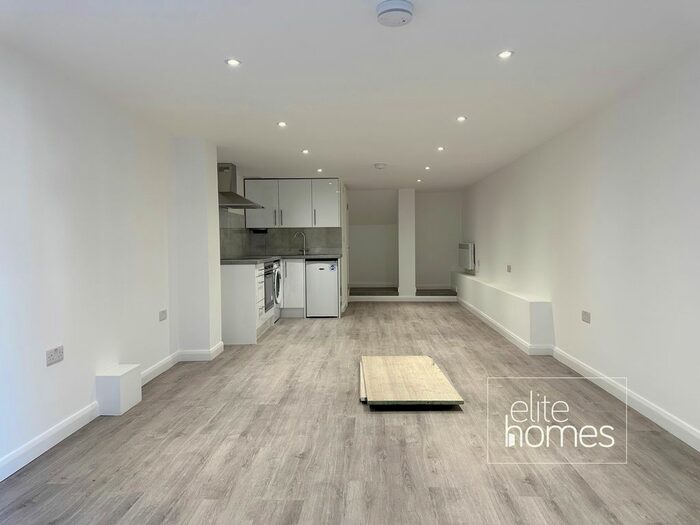 Studio To Rent In Harvey Road, London, N8