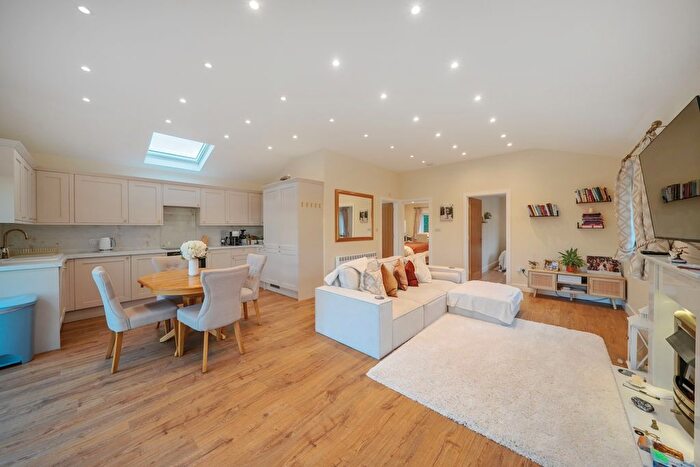 2 Bedroom Bungalow To Rent In Penmans Green, Kings Langley, WD4