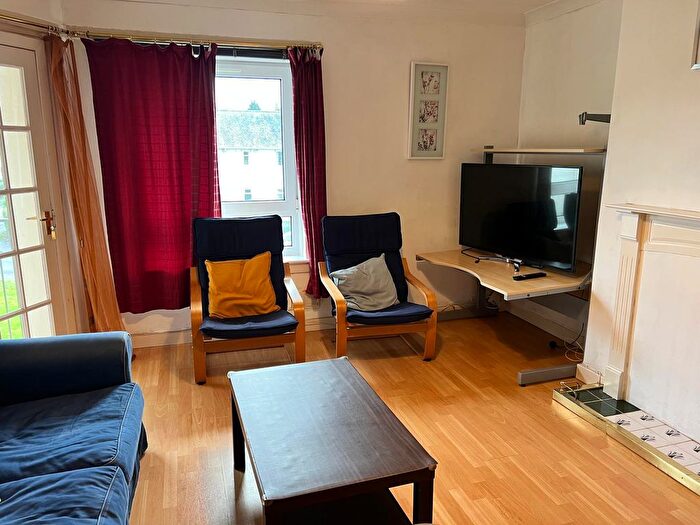 2 Bedroom Flat To Rent In Dinmont Drive, Edinburgh, EH16