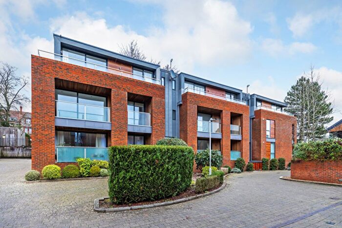 2 Bedroom Flat For Sale In Nightingale Park, Winchester, SO22