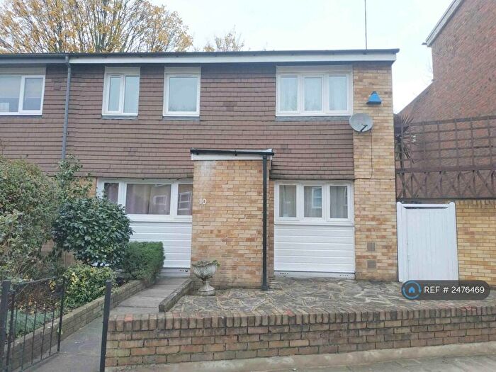 2 Bedroom End Of Terrace House To Rent In Victoria Park, London, E9