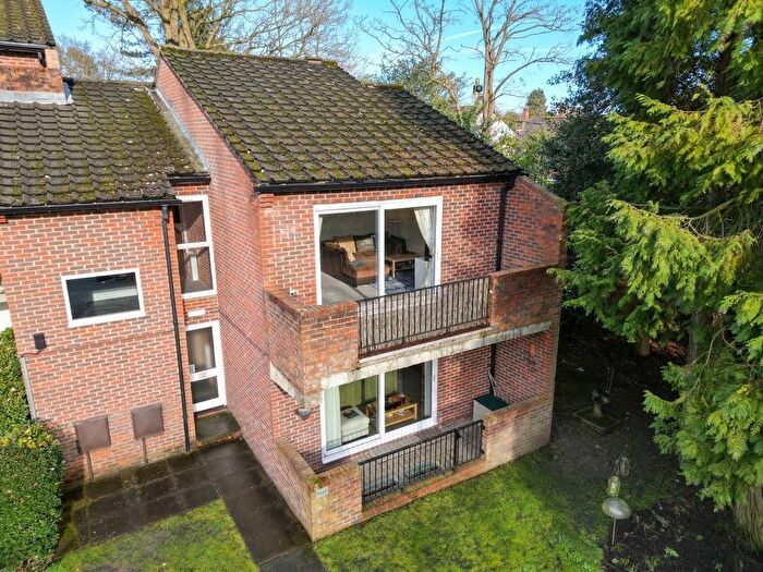 2 Bedroom Flat For Sale In Nugee Court, Dukes Ride, Crowthorne, RG45