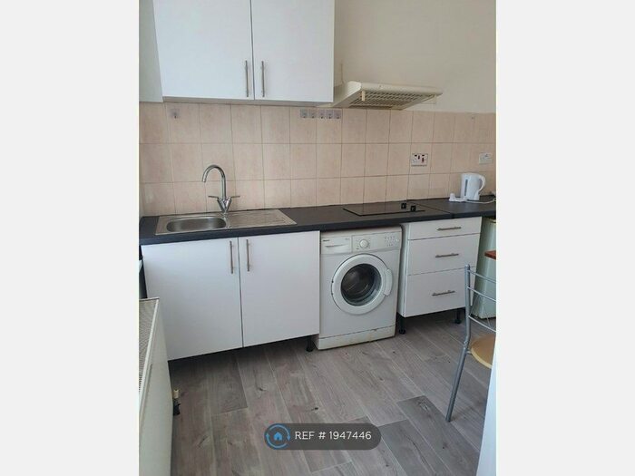 Studio To Rent In Archway Road, London, N6