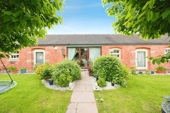 4 Bedroom Barn Conversion For Sale In Home Farm Courtyard, Castle Donington, Derby, DE74