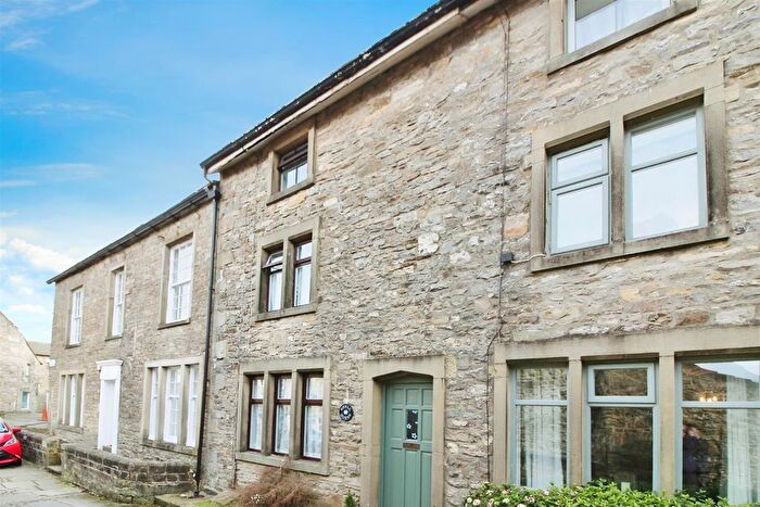3 Bedroom Terraced House For Sale In Gills Fold, Grassington, BD23