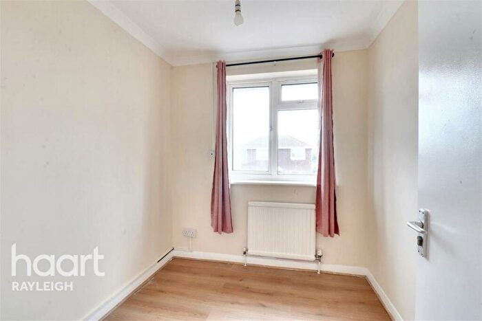 5 Bedroom Detached House To Rent In Link Road, Canvey Island, SS8