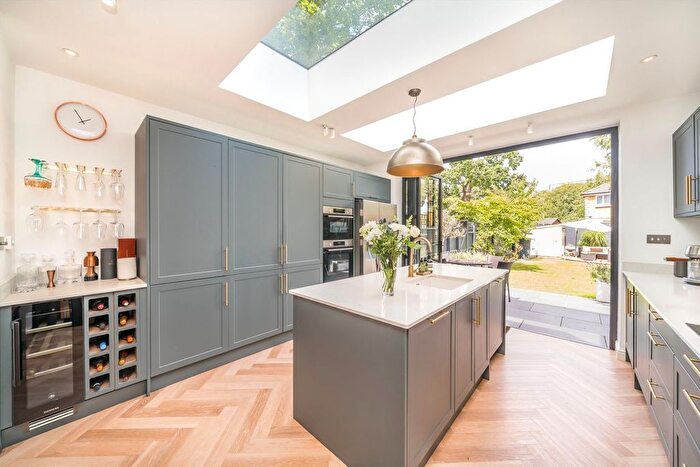 3 Bedroom Flat For Sale In Wavertree Road, Streatham Hill, SW2