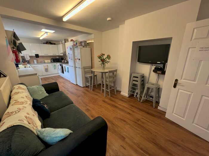 6 Bedroom Terraced House To Rent In Welbeck Avenue, Plymouth, Devon, PL4