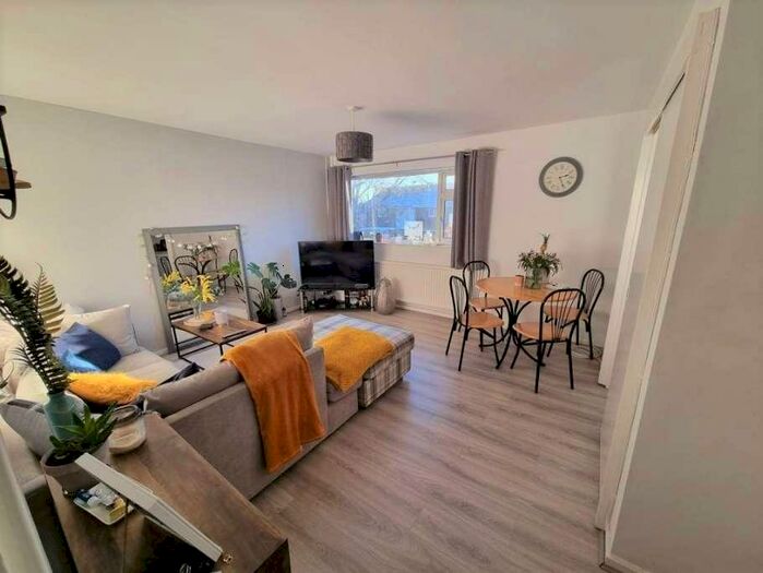 2 Bedroom Property To Rent In Caldy Road, Wilmslow, SK9