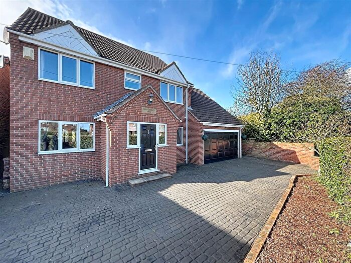 5 Bedroom Detached House For Sale In Main Road, Humbleton, Hull, HU11