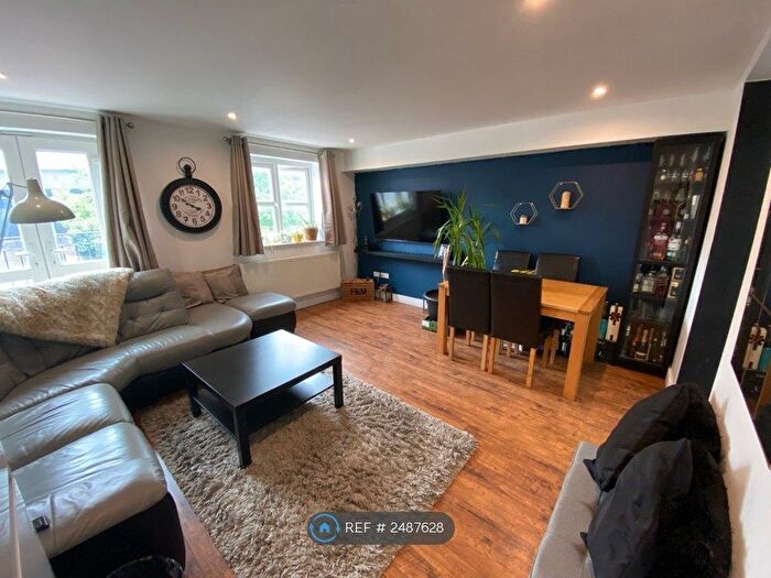 2 Bedroom Flat To Rent In Ardennes House, London, E16