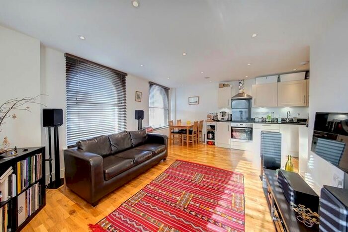 2 Bedroom Flat To Rent In Lavender Hill, London, SW11