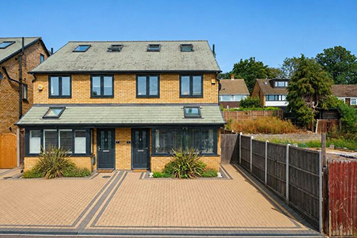 3 Bedroom Semi-Detached House For Sale In Parkhill Road, Hemel Hempstead, HP1