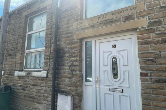 1 Bedroom Flat To Rent In Russell Street, Keighley, West Yorkshire, BD21