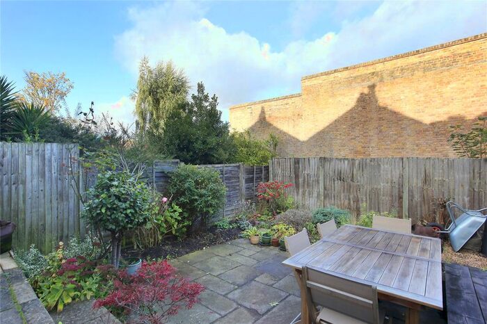 2 Bedroom End Of Terrace House To Rent In Wandsworth Road, Clapham, London, SW8