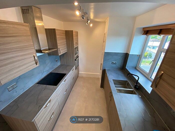 3 Bedroom Flat To Rent In Bexley Road, London, SE9