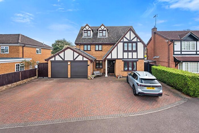 5 Bedroom Detached House For Sale In Restormel Close, Rushden, NN10
