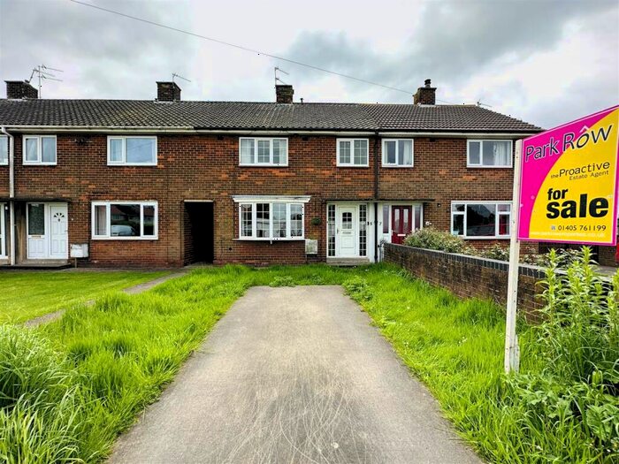 3 Bedroom Terraced House For Sale In Westfield Close, Rawcliffe, Goole, DN14