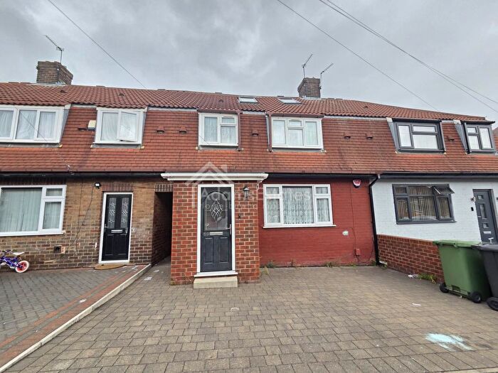 4 Bedroom Terraced House To Rent In Woodsome Estate, Batley, WF17