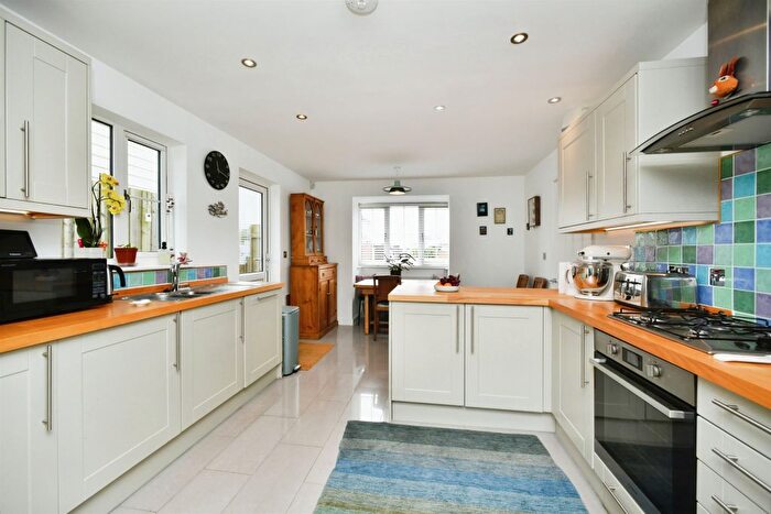 3 Bedroom End Of Terrace House For Sale In Friars Close, Peacehaven, BN10