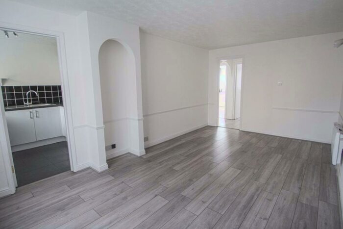 2 Bedroom Flat To Rent In Pedley Road Chadwell Heath Borders, RM8