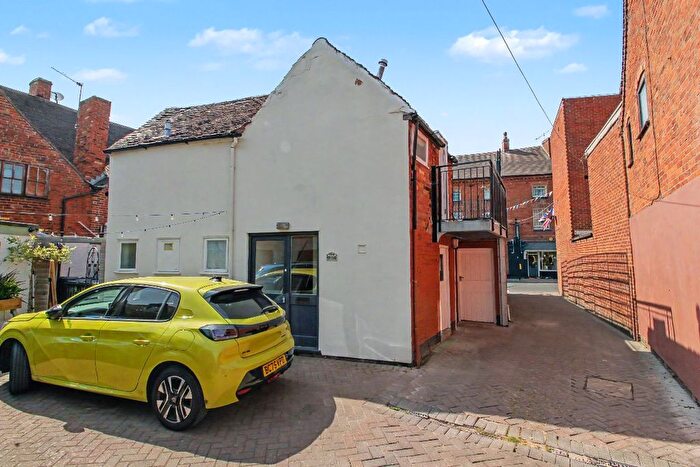 2 Bedroom Flat For Sale In The Studio, Swan Court, Alcester, B49