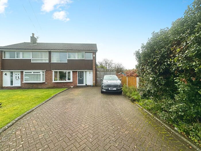 4 Bedroom Semi Detached House For Sale In Minden Close, Bury, BL8