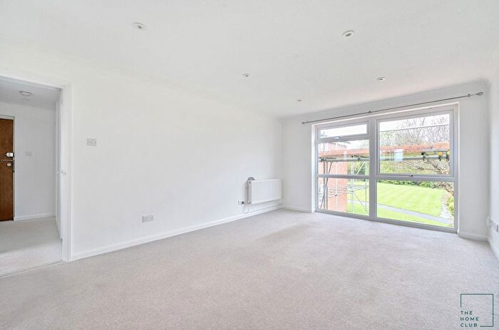 1 Bedroom Flat To Rent In Windsor Close, Onslow Village, Guildford, GU2