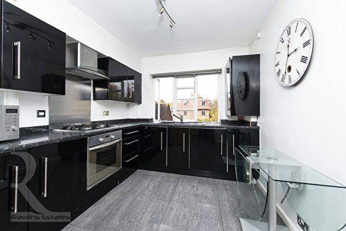 2 Bedroom Flat To Rent In Ossulton Way, London, N2