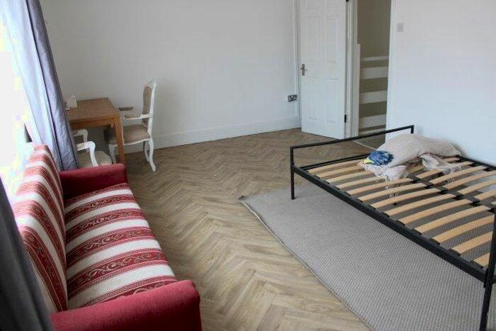 1 Bedroom Flat To Rent In Gordon Road, Ilford, IG1