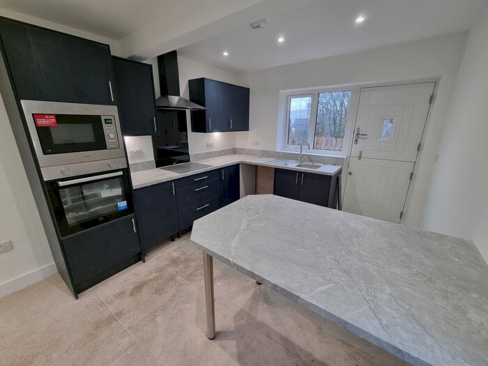 2 Bedroom End Of Terrace House To Rent In Oldham Road, Springhead, Oldham, OL4