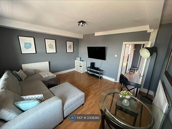 2 Bedroom Flat To Rent In Pomona House, London, SE8