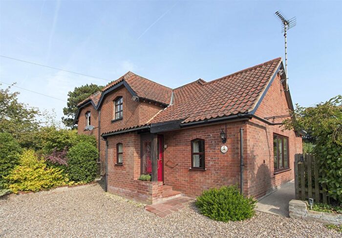 2 Bedroom Cottage For Sale In Bacton Road, Paston, North Walsham, NR28