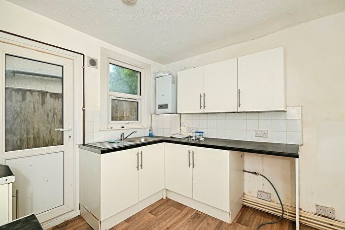 1 Bedroom Flat For Sale In Boundary Road, Chatham, ME4