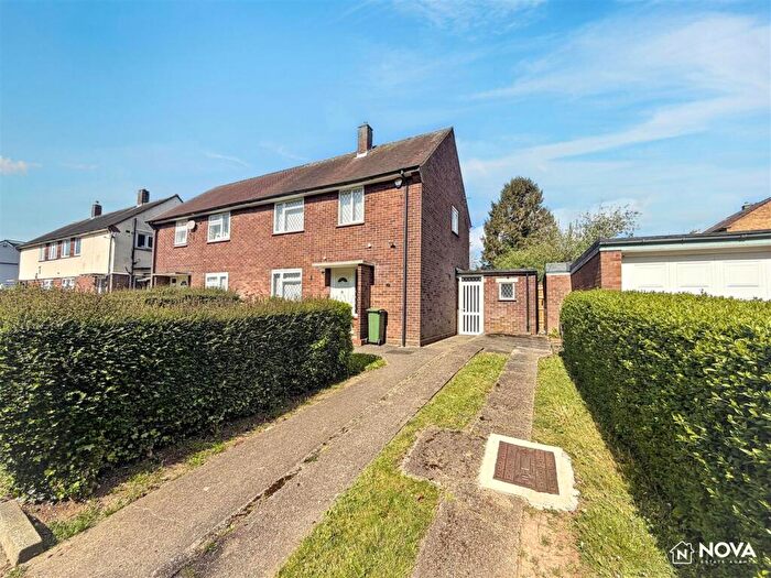 3 Bedroom Semi-Detached House To Rent In Santingfield South, Luton, LU1