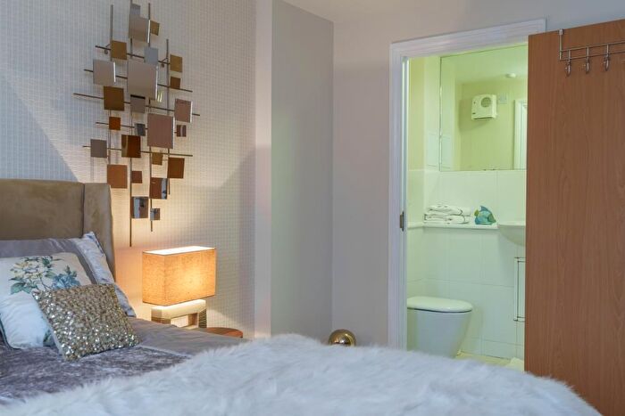 4 Bedroom Town House To Rent In John North Close, High Wycombe, HP11