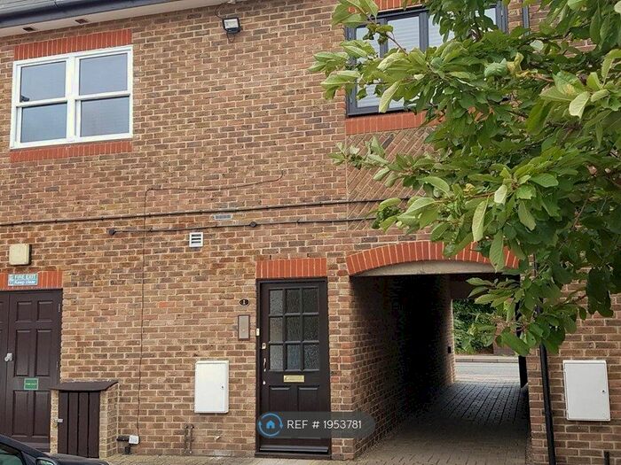 3 Bedroom Maisonette To Rent In Heritage Court, Egham, TW20
