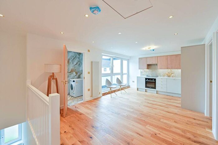 2 Bedroom Maisonette To Rent In Fir Trees Close, Rotherhithe, London, SE16