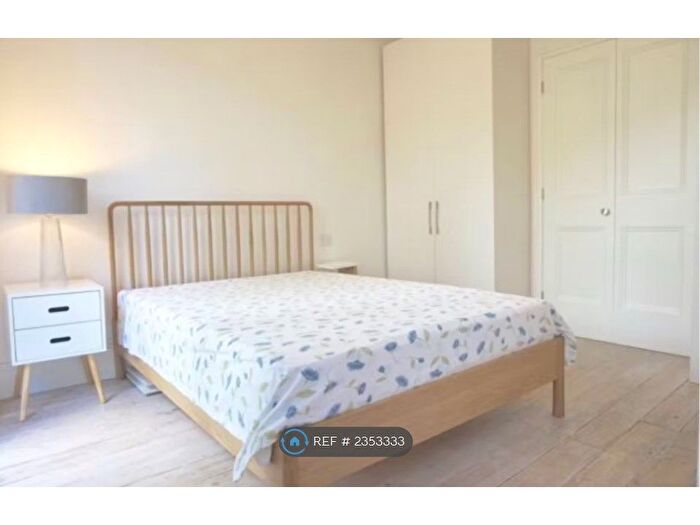 1 Bedroom Flat To Rent In Waterloo Terrace, London, N1