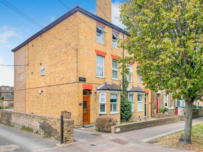 1 Bedroom Flat To Rent In Valenciennes Villas, Albany Road, ME10