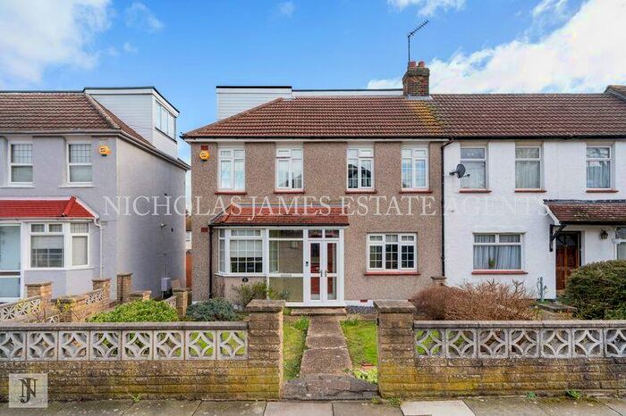4 Bedroom End Of Terrace House To Rent In Trent Gardens, Southgate, N14