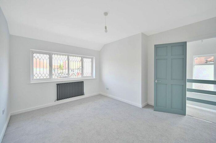 3 Bedroom End Of Terrace House To Rent In Chestnut Close, Carshalton, SM5