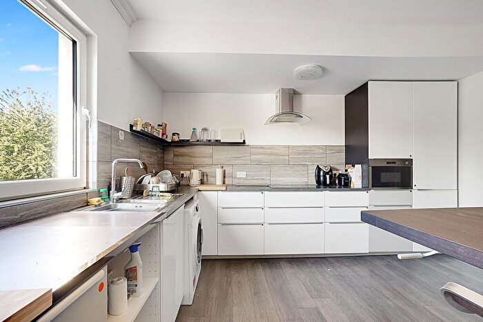 6 Bedroom Terraced House For Sale In Albany Terrace, Chatham, ME4