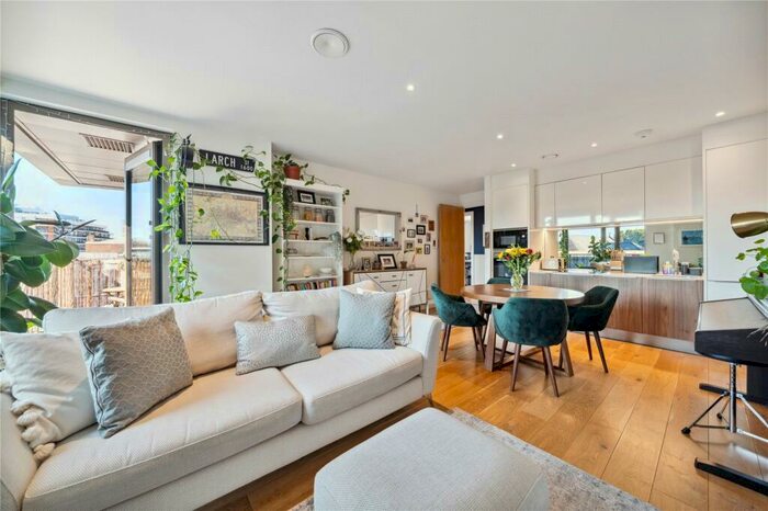 2 Bedroom Apartment To Rent In Camberwell Passage, London, SE5