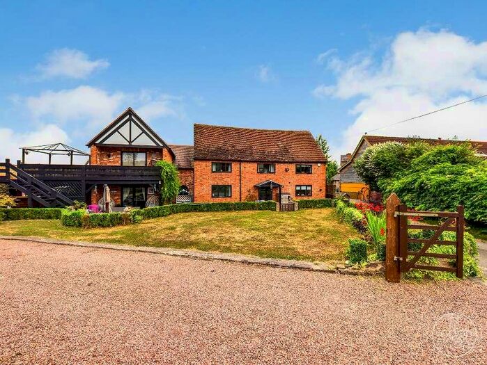6 Bedroom Detached House For Sale In Dinedor Court, Hereford, HR2