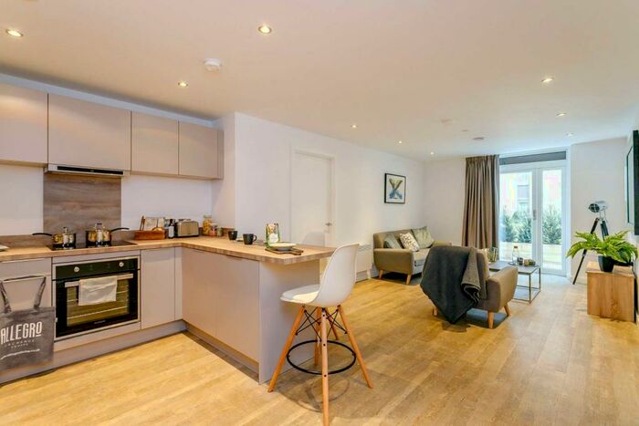 2 Bedroom Apartment To Rent In The Priory Queensway, Birmingham, B4