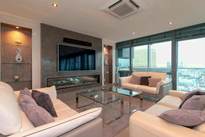 3 Bedroom Flat To Rent In Westminster Bridge Road, London, SE1