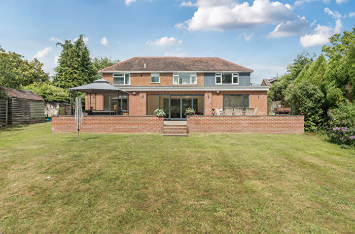 5 Bedroom Detached House For Sale In Liphook Road, Lindford, Hampshire, GU35
