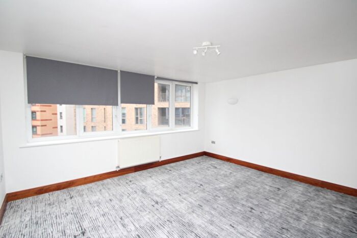 3 Bedroom Flat To Rent In Scarbrook Road, Croydon, CR0